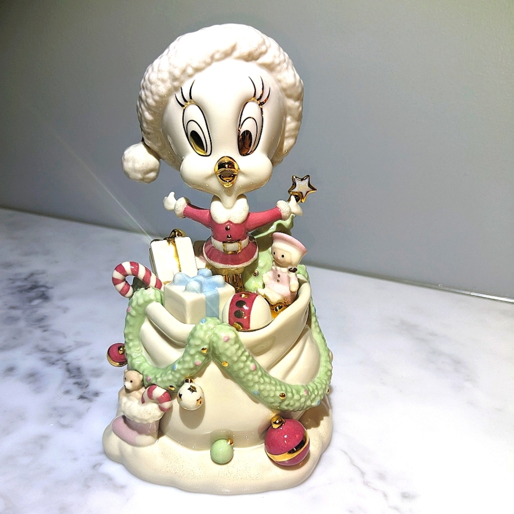 Lenox " Tweety's Gifts Galore" Figurine / Mint Condition Lenox